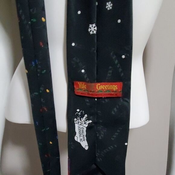 Hallmark Yule Tie Greetings Christmas Santa Tie - Picture 4 of 4